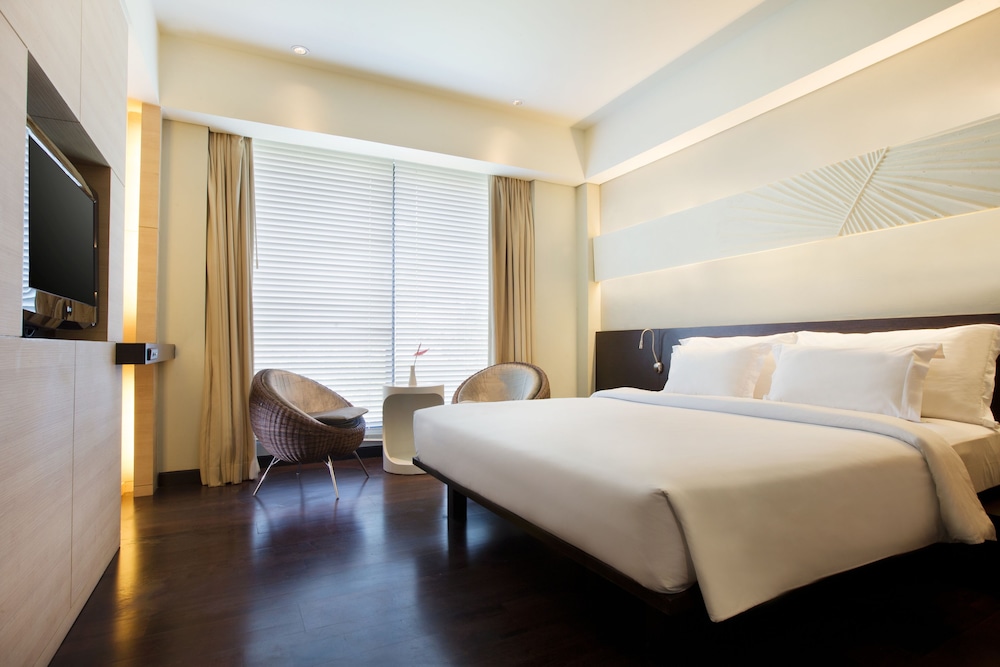 Superior Room, 1 King Bed photo 2
