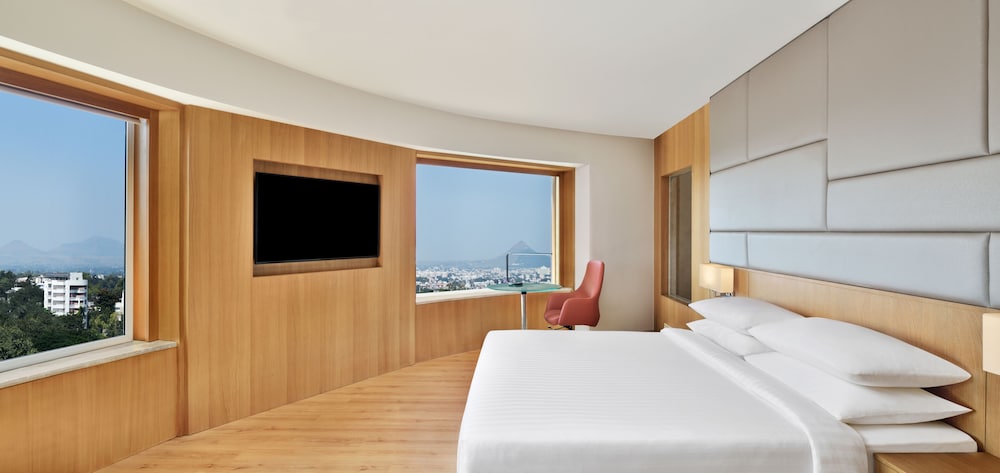 Room, 1 King Bed, Balcony