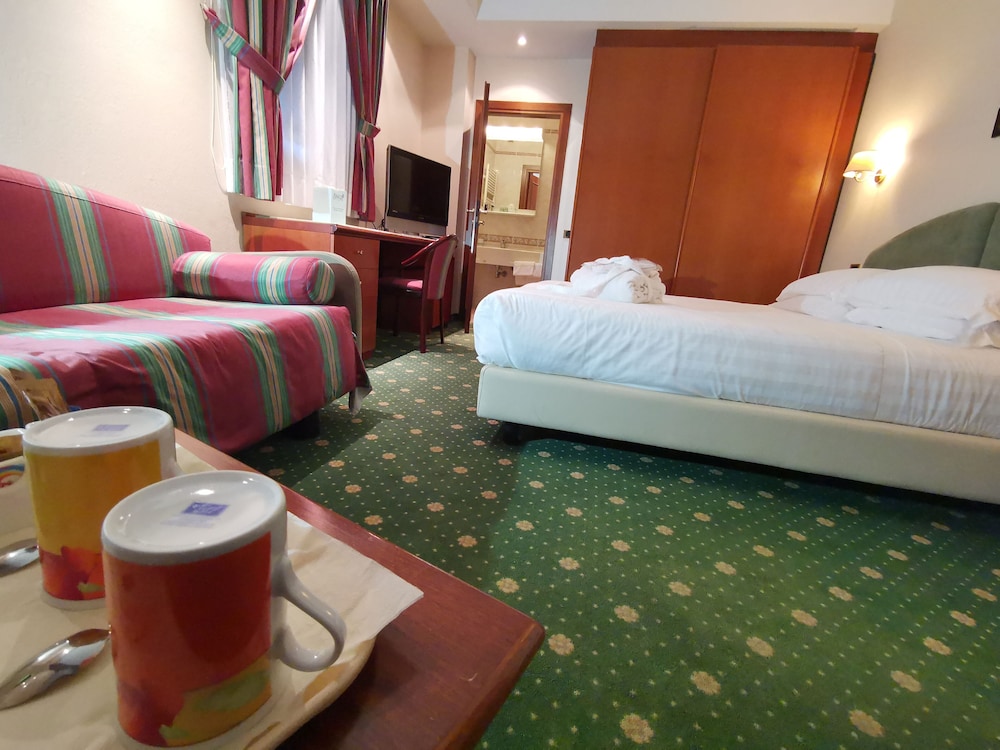 Deluxe Double Room photo 3