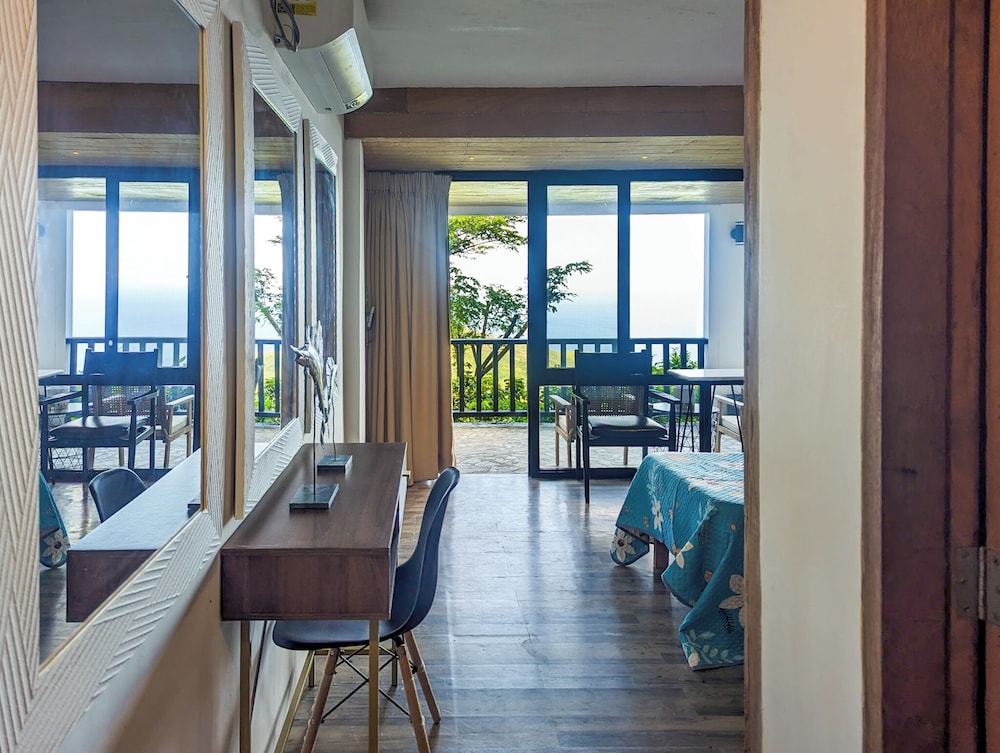 Superior Twin Room, 2 Twin Beds, Non Smoking, Ocean View photo 3