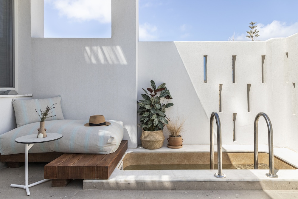Special Offer Deluxe Suite, Plunge Pool photo 3