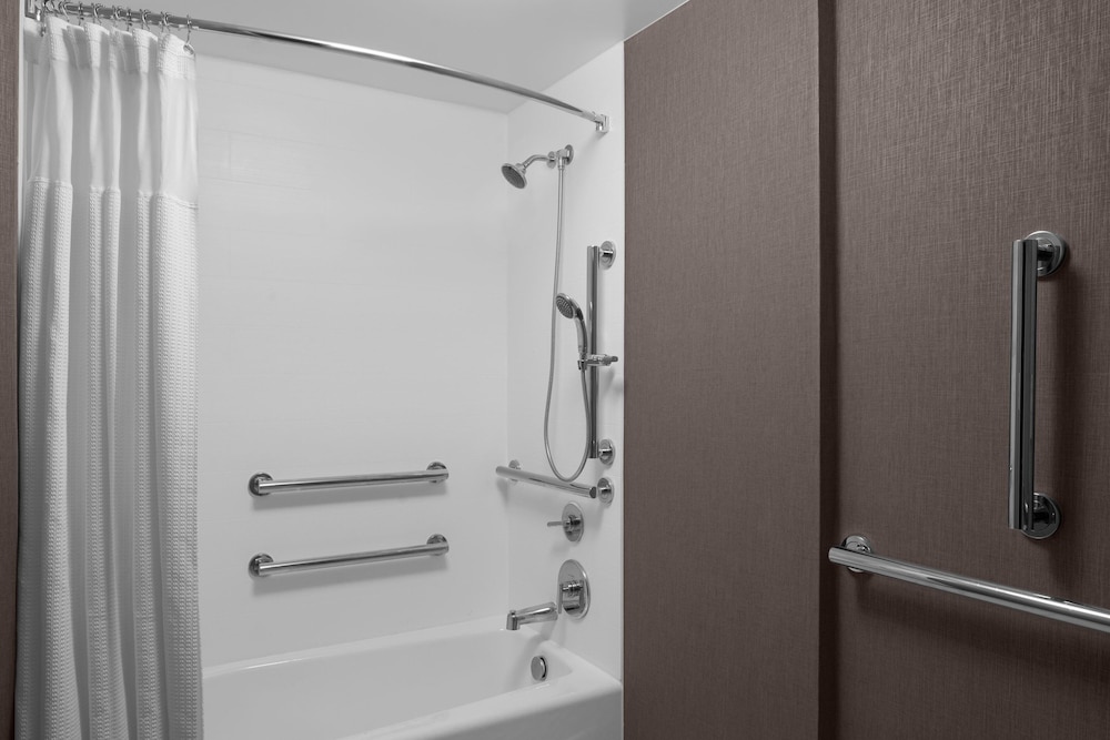 Suite, 2 Queen Beds - Photo 2