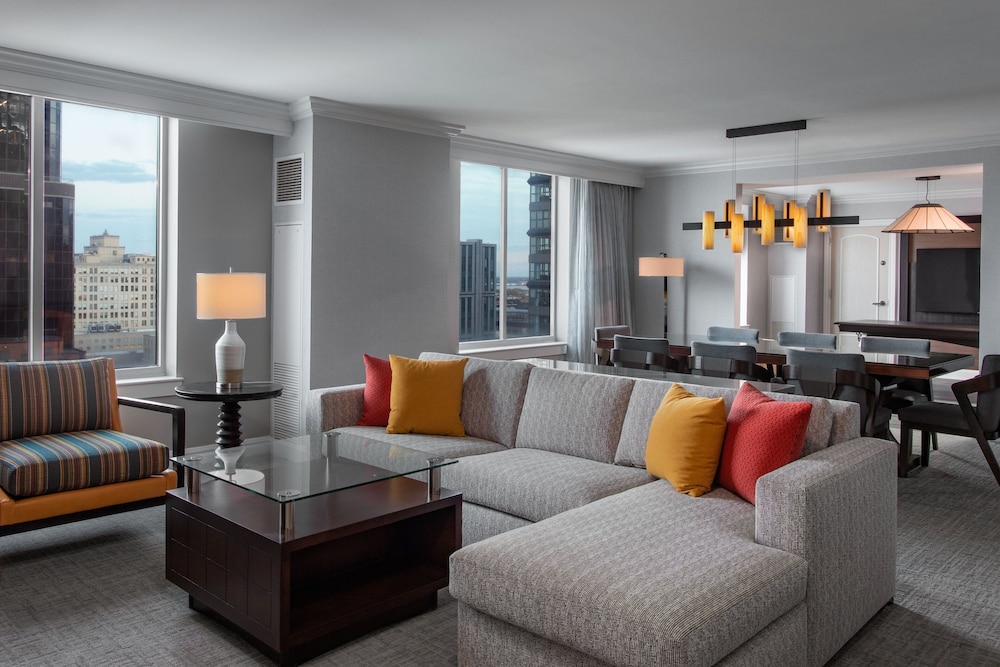 Premier Room, 1 King Bed with Sofa bed (Vice Presidential Suite)