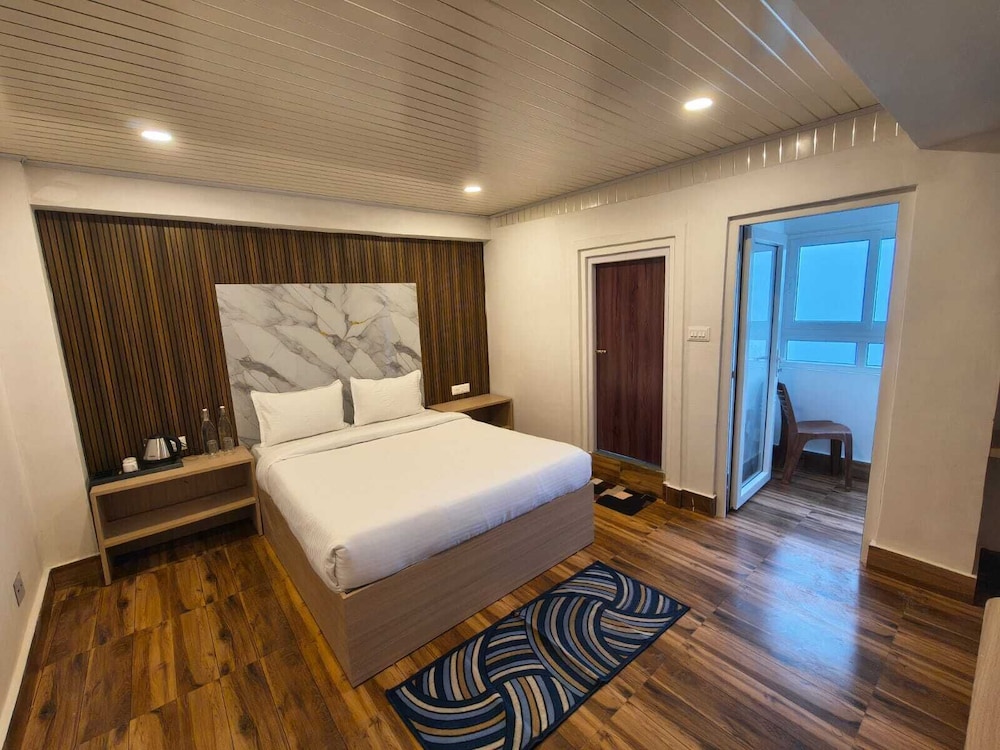 Superior Double Room, Balcony, Hill View