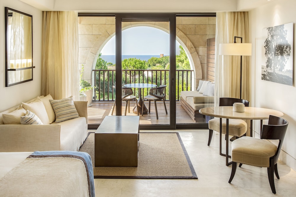 Deluxe with Two Twin Beds and Balcony (Non Smoking)