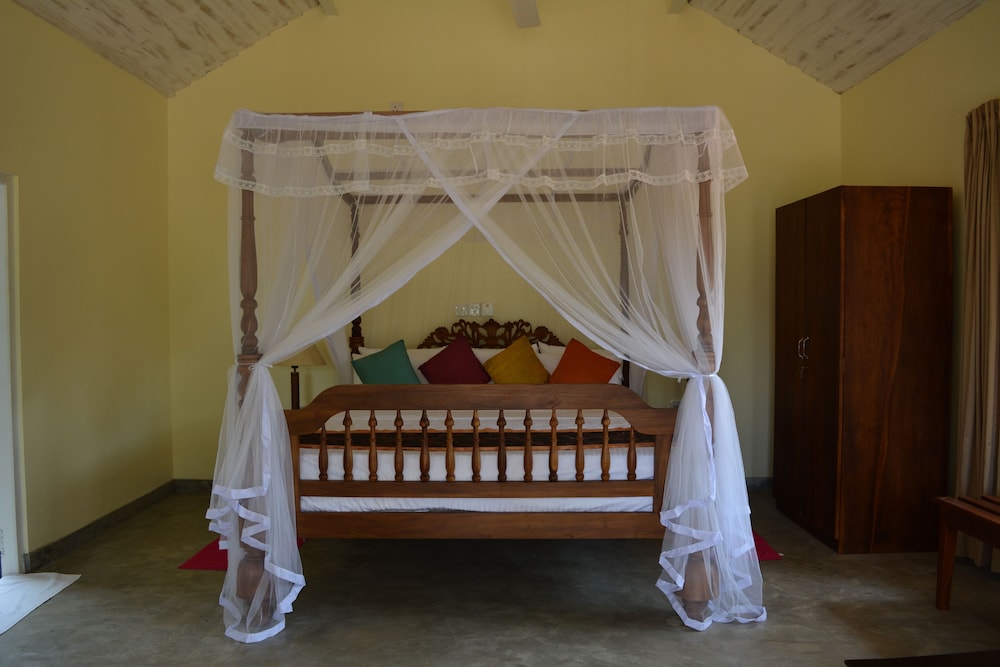 Classic Double Room, 1 King Bed, Mountain View, Courtyard Area photo 1