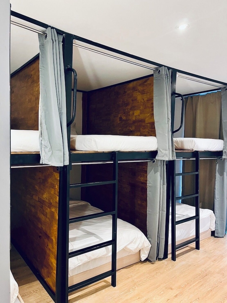 Female Dormitory Room photo 1