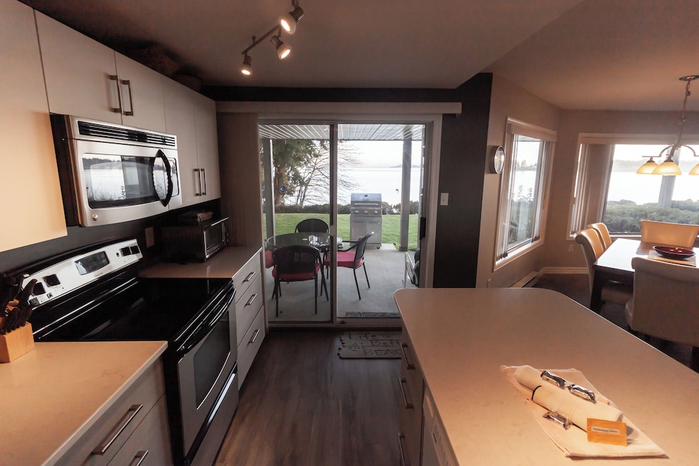 One Bedroom Ocean View - Sleeps 2 photo 2
