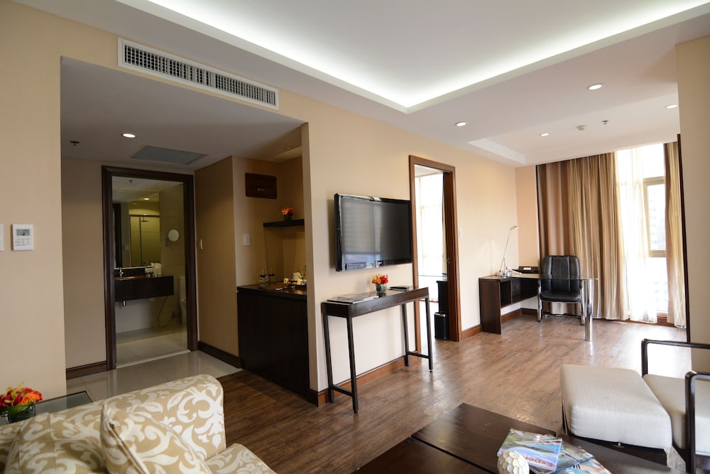 Ramada Suite - Photo 19