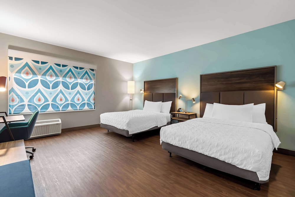 Room, 2 Queen Beds, Accessible, Bathtub - Photo 1
