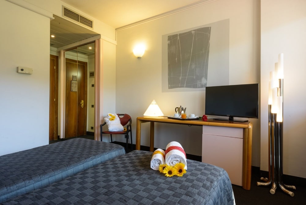 Classic Double Room Single Use photo 2