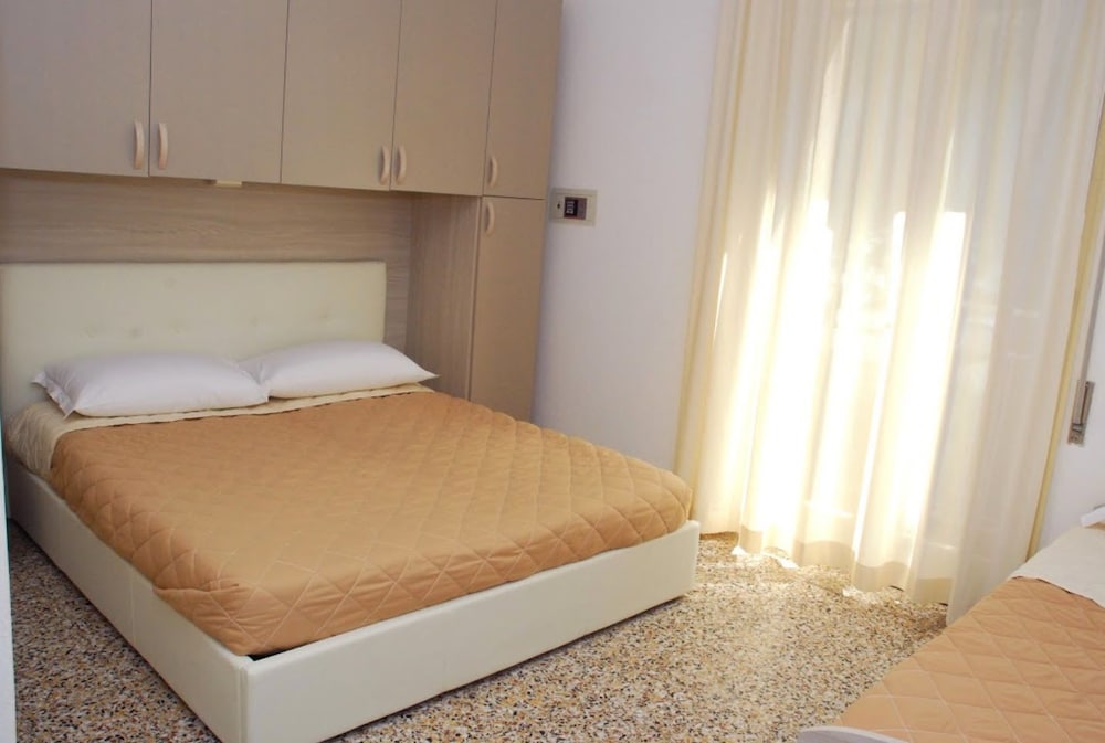Triple Room, Multiple Beds photo 1
