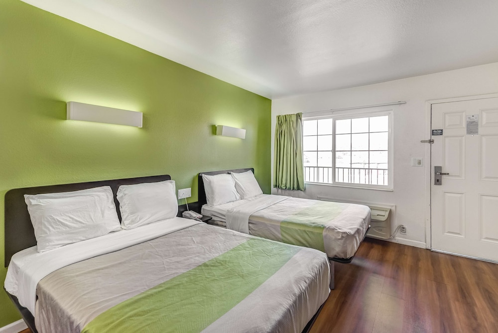 Deluxe Room, 2 Double Beds, Non Smoking, Refrigerator & Microwave - Photo 8