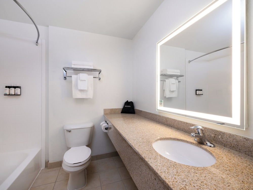 Suite, 2 Queen Beds - Photo 2