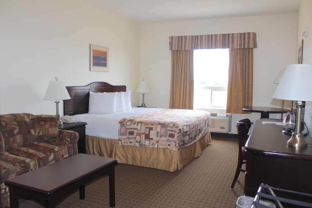 Standard Room, 1 King Bed photo 3