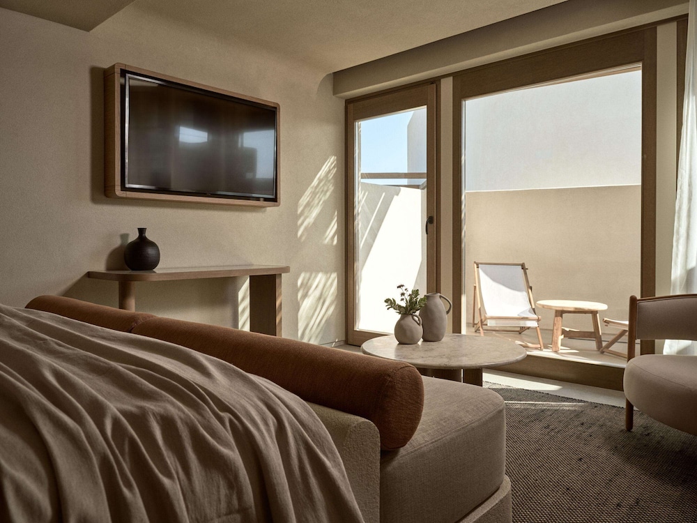 Aeon Suite Inland View
