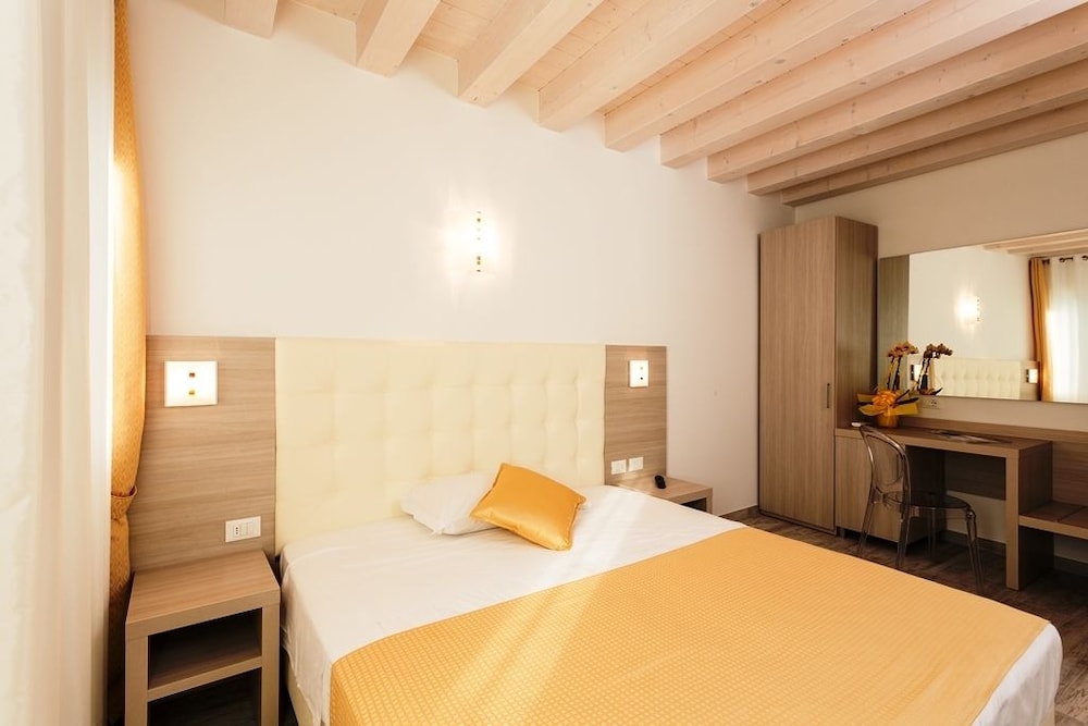Double Room With Double Bed Or Twin Beds, Wheelchair Accessible, Ground Floor Lagoon View photo 2