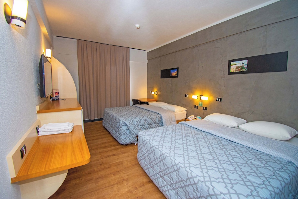 Standard Quadruple Room, 2 Double Beds photo 3