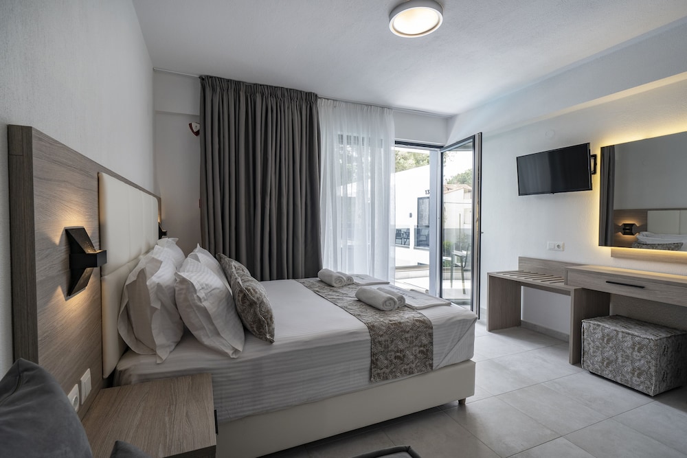 Deluxe Double Room, Sea View - Photo 4