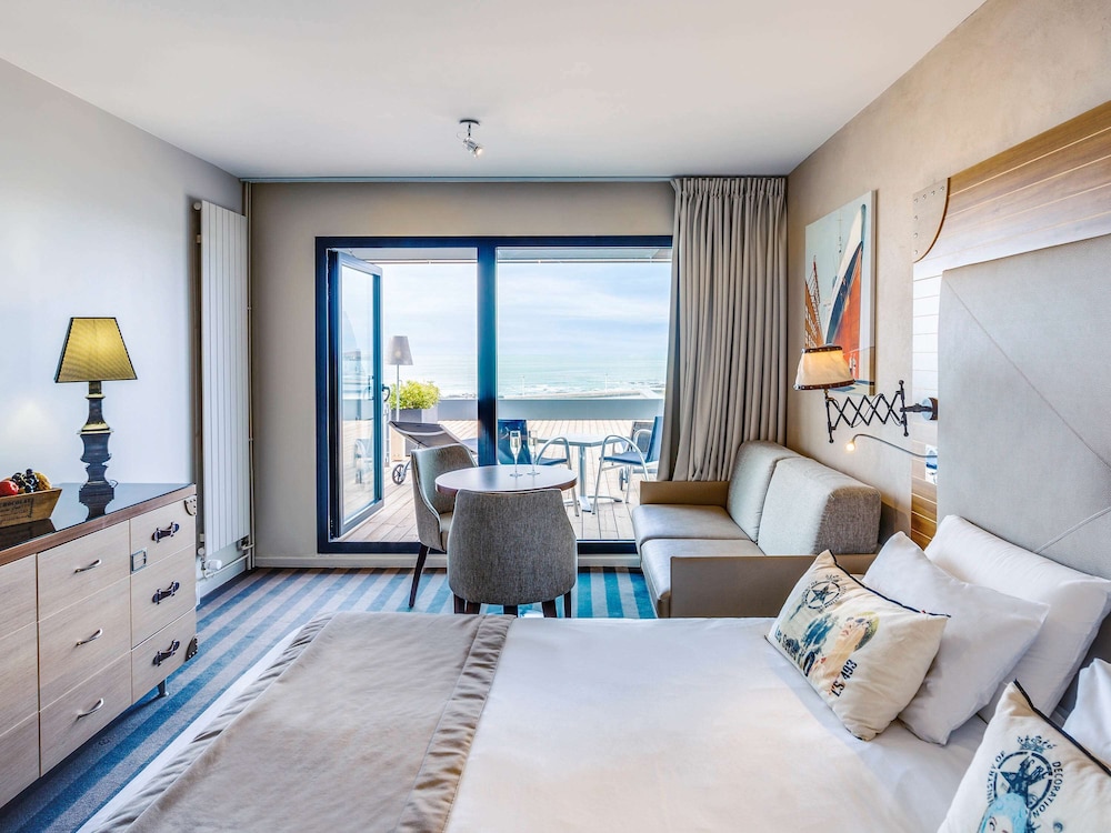 Chambre Classique, 1 lit double et 1 canapé-lit, vue mer (Overlooking Sea) Chambre Classique, 1 lit double et 1 canapé-lit, vue mer (Overlooking Sea)