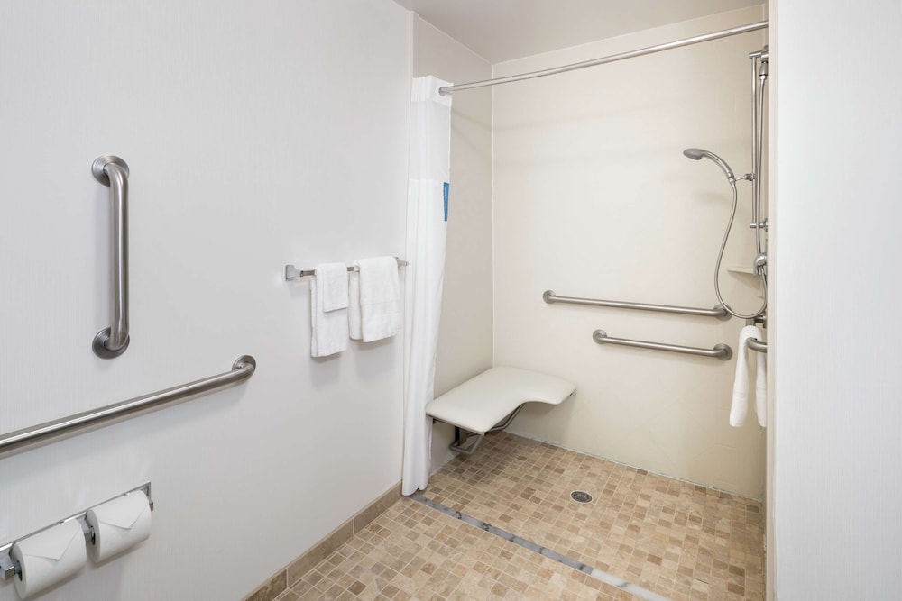 Suite, 1 King Bed, Accessible, Non Smoking - Photo 5