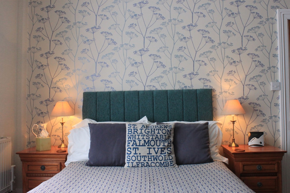 Family Room, Ensuite (Wooded View) photo 3