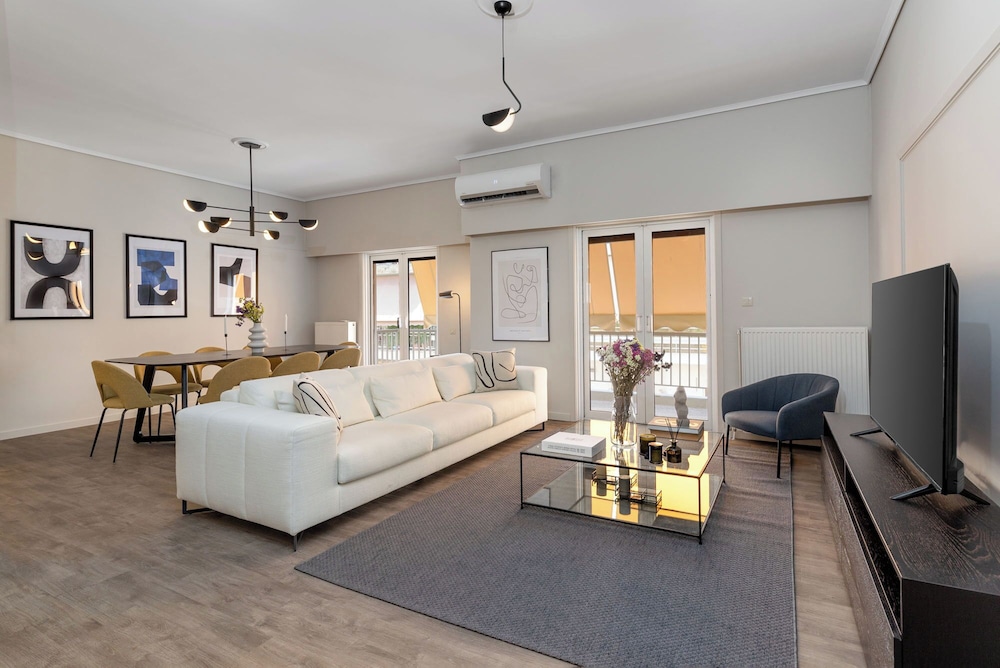 Executive Apartment, Balcony