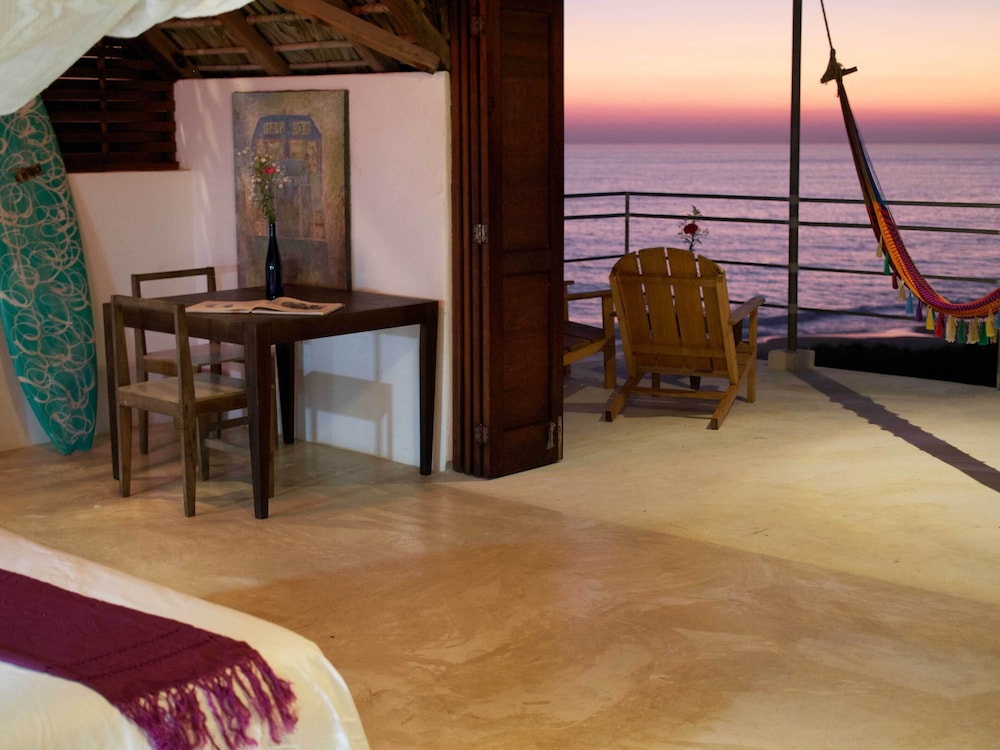 Deluxe Cabin, 1 King Bed, Ocean View (Triangular Room) photo 3