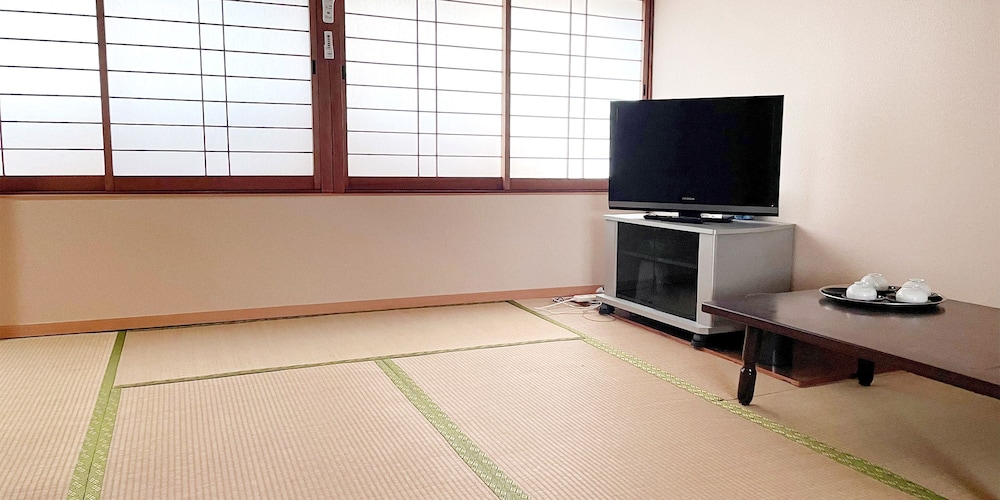 Old Wing Japanese-Style Room , For 6 People photo 1
