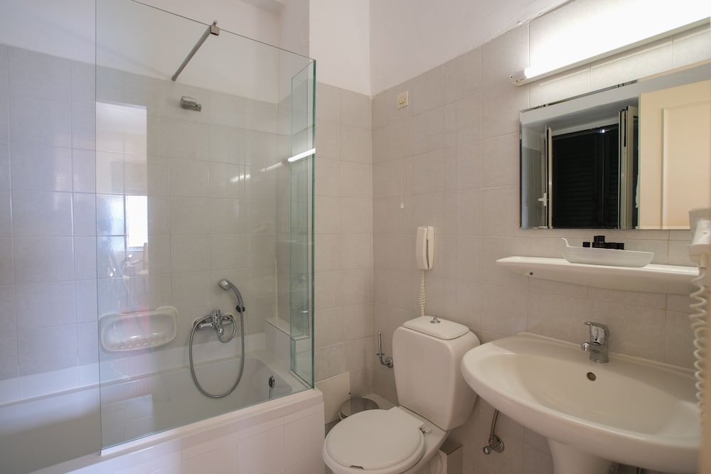 Double Room - Photo 5
