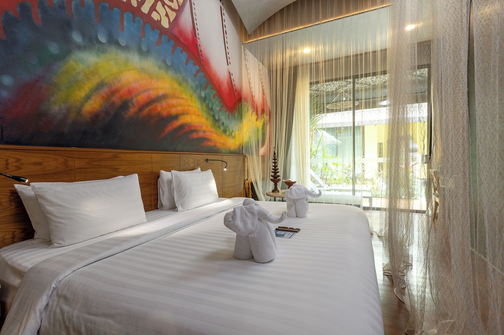 Cabana Suite Pool Access - Photo 19