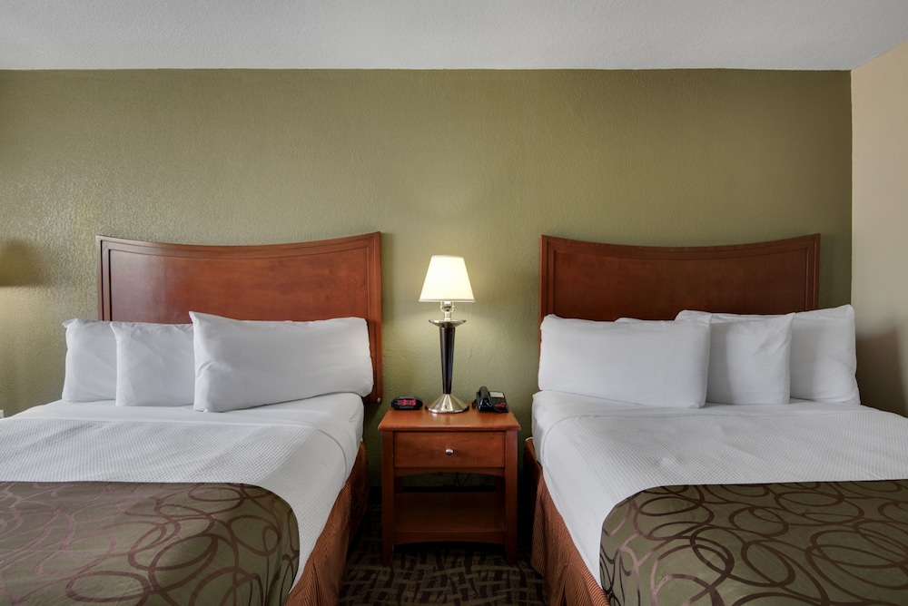 Room, 2 Queen Beds, Non Smoking, Ocean View photo 2