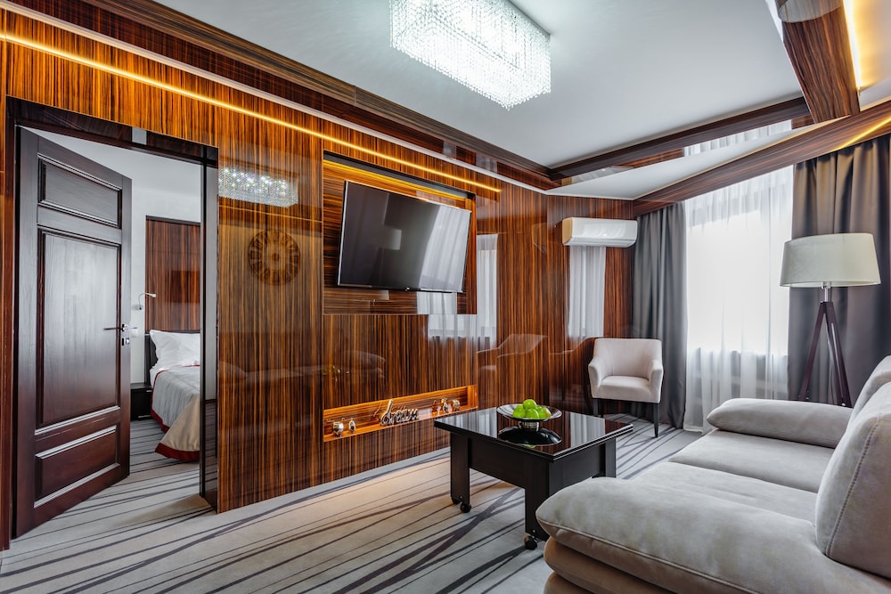 Deluxe Suite, 2 Queen Beds, City View photo 1