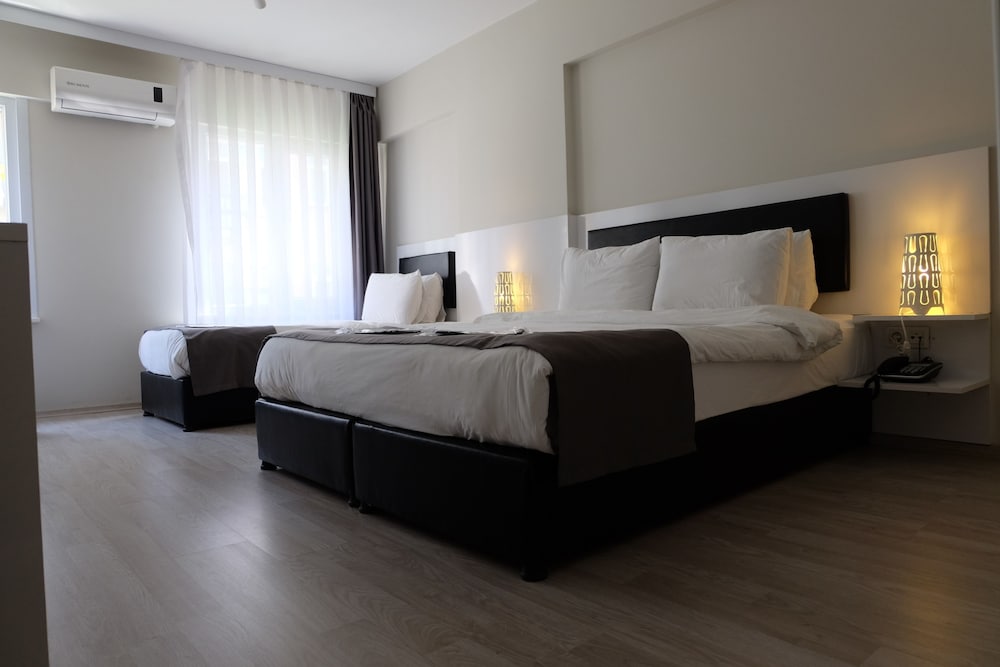 Standard Triple Room photo 2