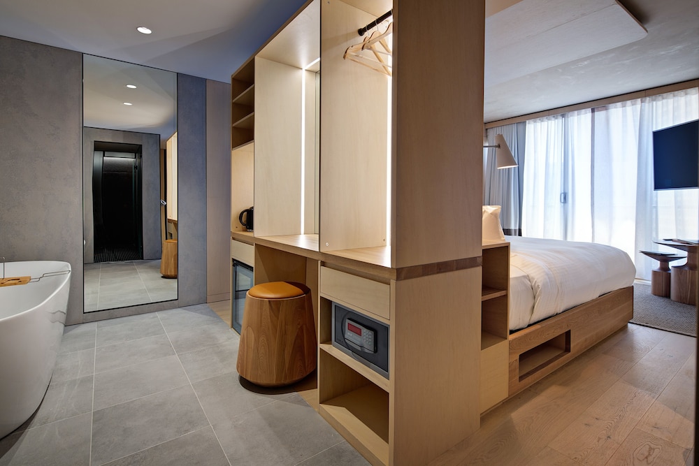 Sky Room with Bath photo 1
