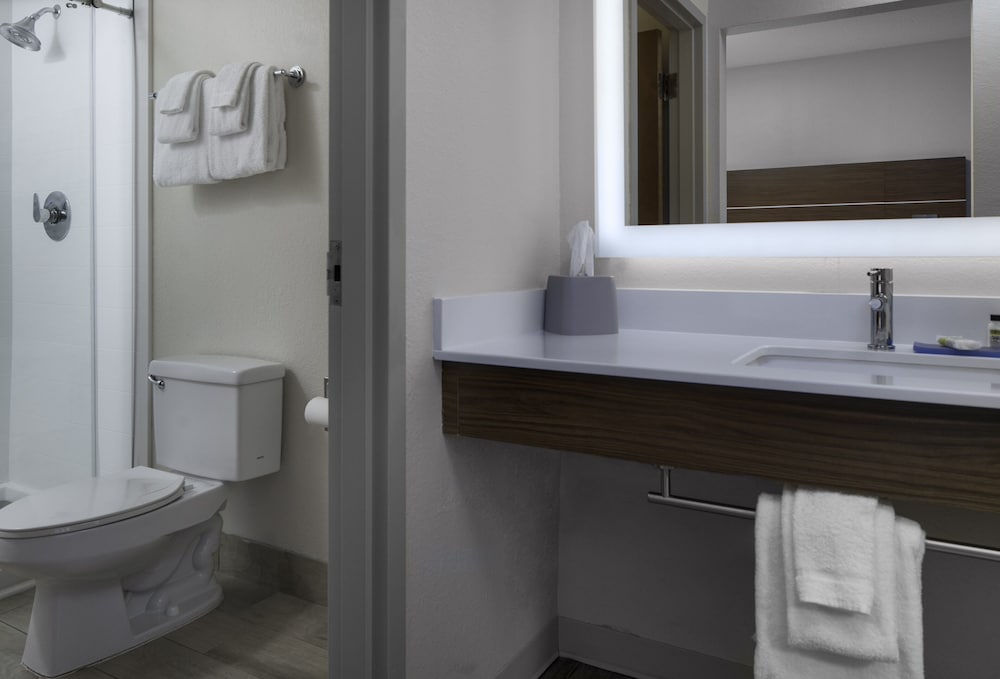 Suite, 2 Bedrooms, Harbor View - Photo 12