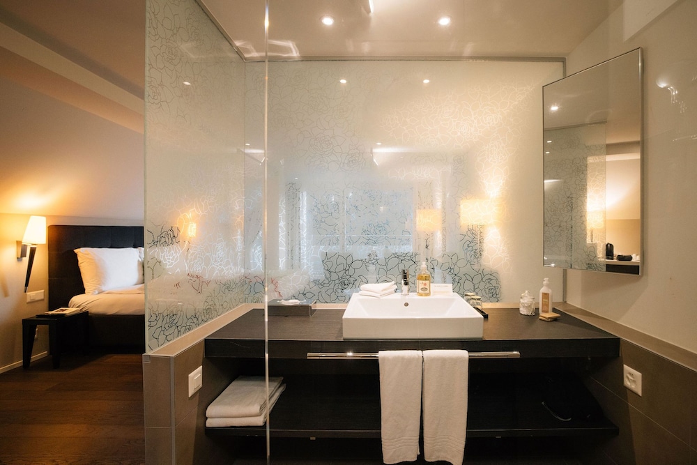 Boutique Junior Suite photo 3