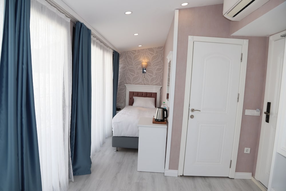 Comfort Triple Room photo 2