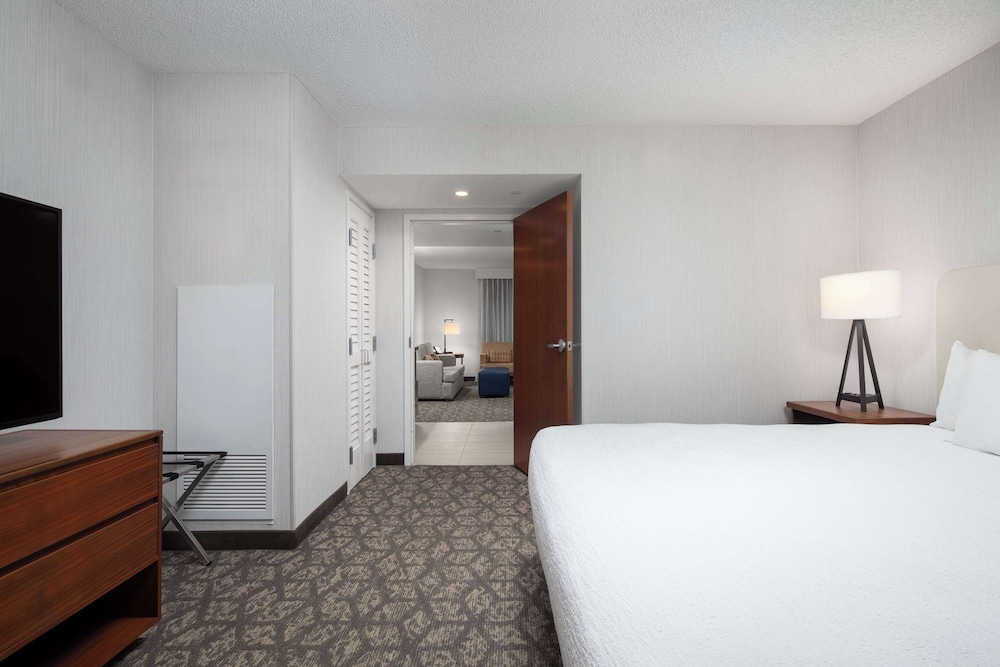 Room, 1 King Bed, Non Smoking - Photo 3