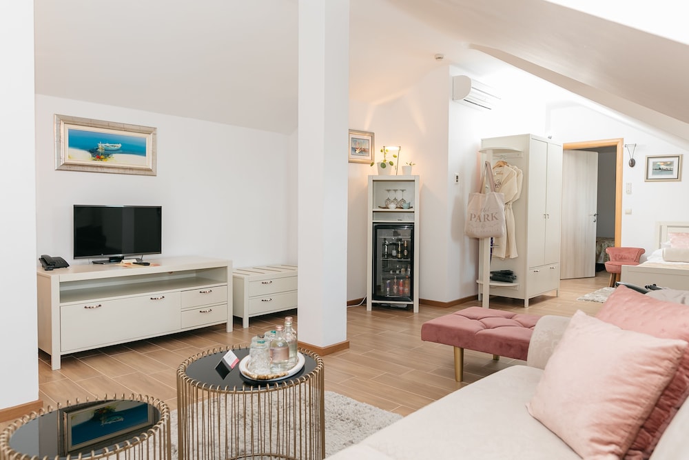Junior Suite, 2 Bedrooms, Sea View photo 2