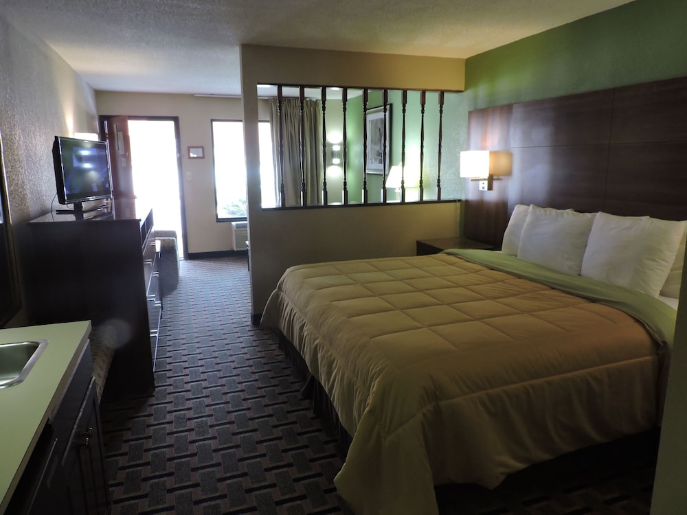 Suite, 1 King Bed with Sofa bed, Non Smoking, Refrigerator & Microwave - Photo 9