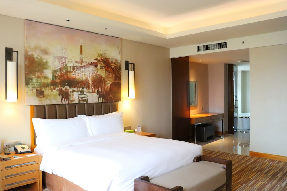 Suite, 1 King Bed (Dining Area)