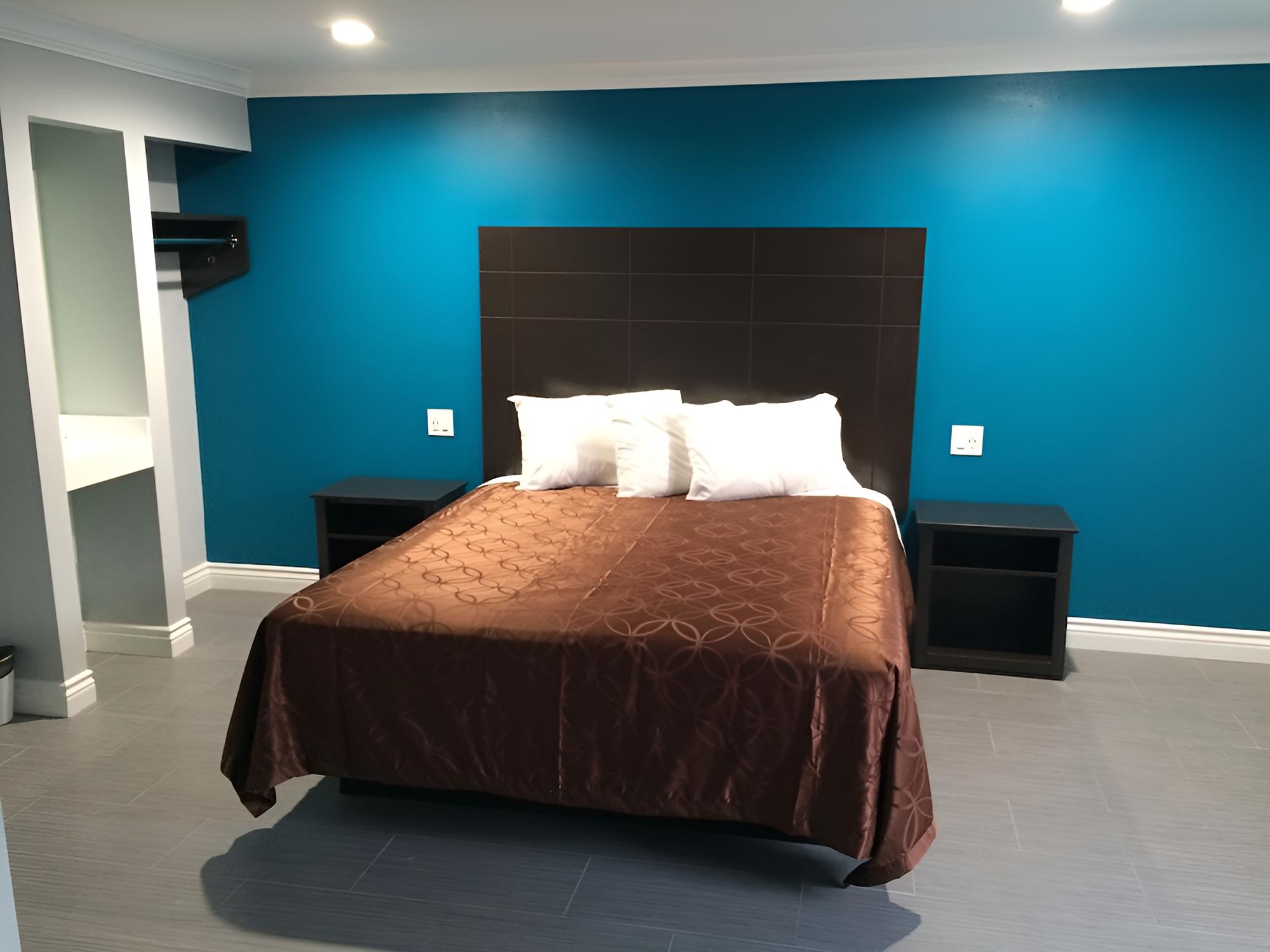 Basic Room, 1 King Bed photo 1