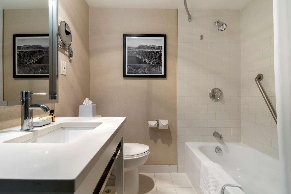 Suite, 2 Queen Beds, Kitchenette, Mountain View (with Sofabed) photo 3