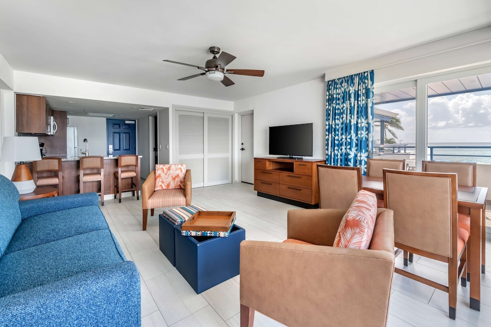 1 Bedroom Ocean Front King Suite