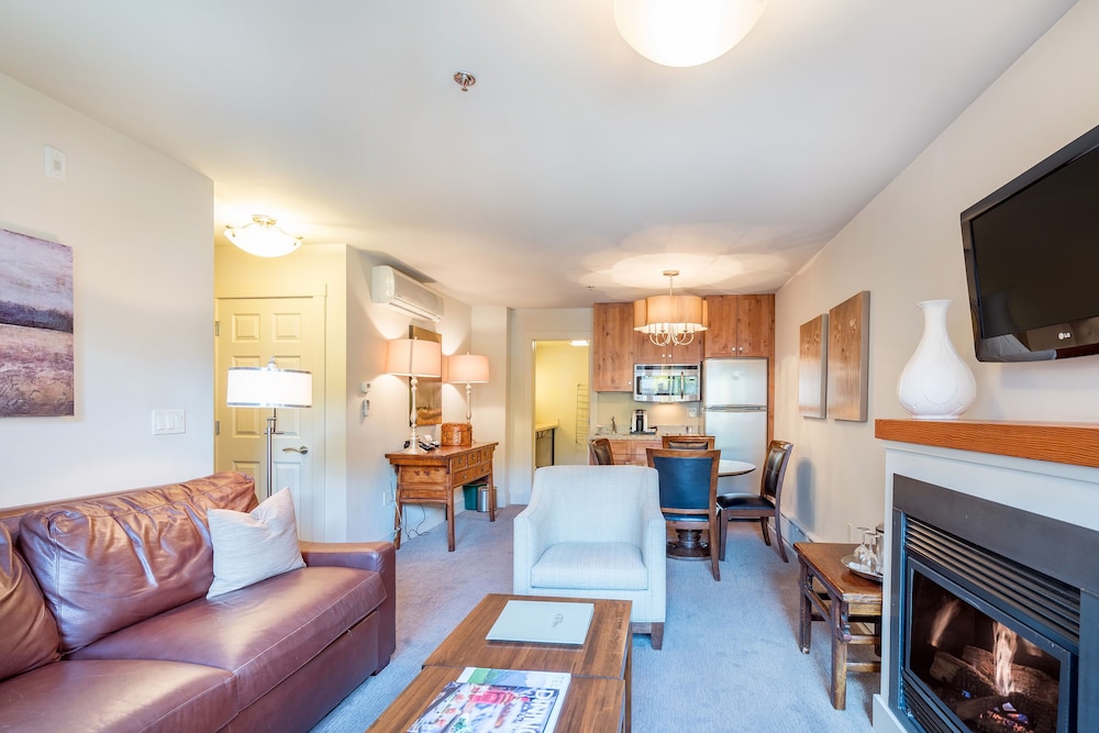 Room (Hotel Columbia 27)