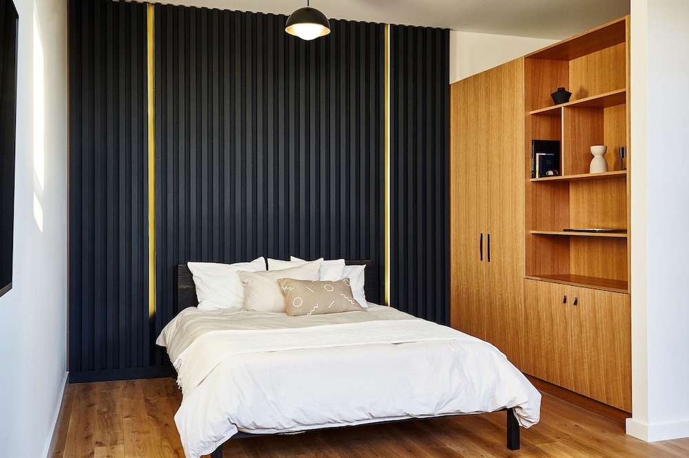Design Studio Suite, 1 Queen Bed, Kitchenette, Ground Floor
