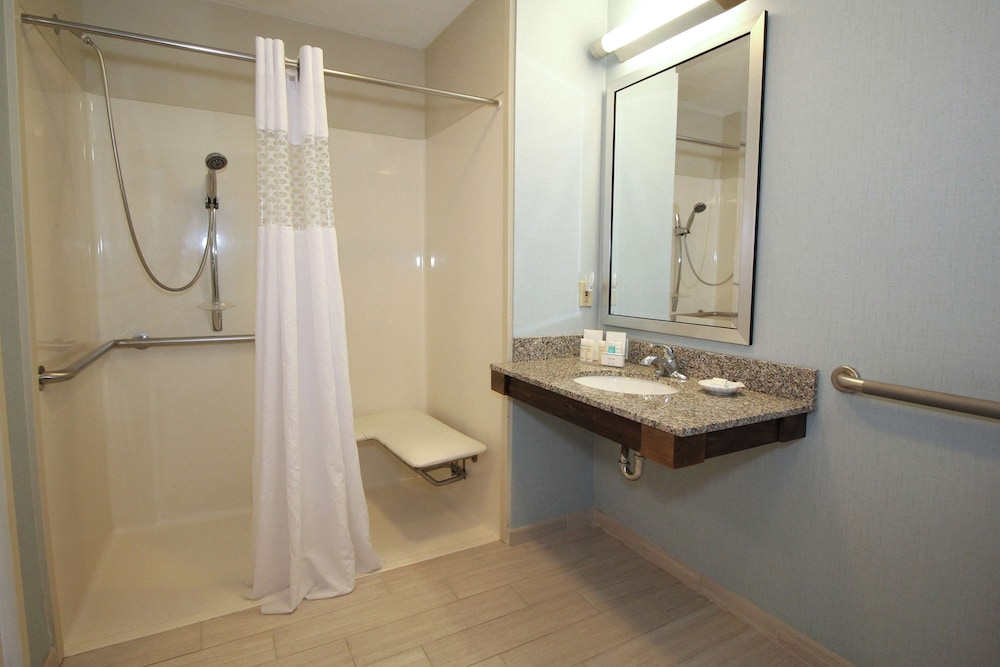 Room, 2 Queen Beds, Accessible, Non Smoking - Photo 2