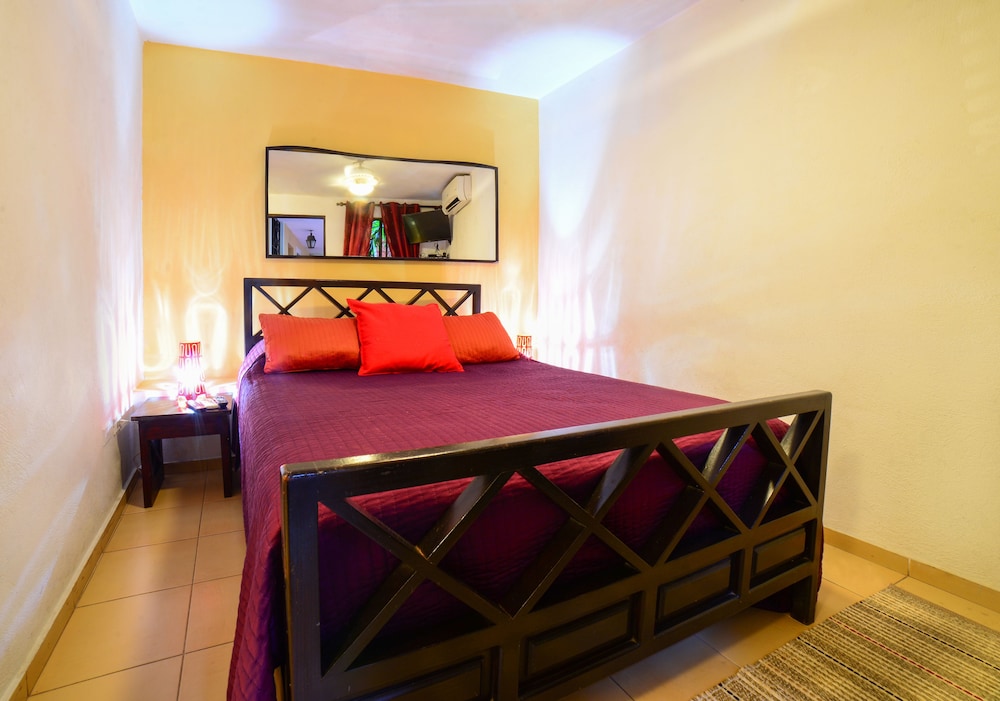 Basic Single Room, 1 Double Bed, Bathtub, Tower photo 1