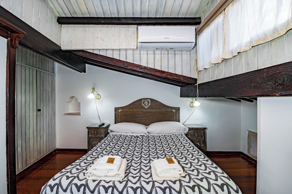 Apartment, 2 Bedrooms, Fireplace, City View